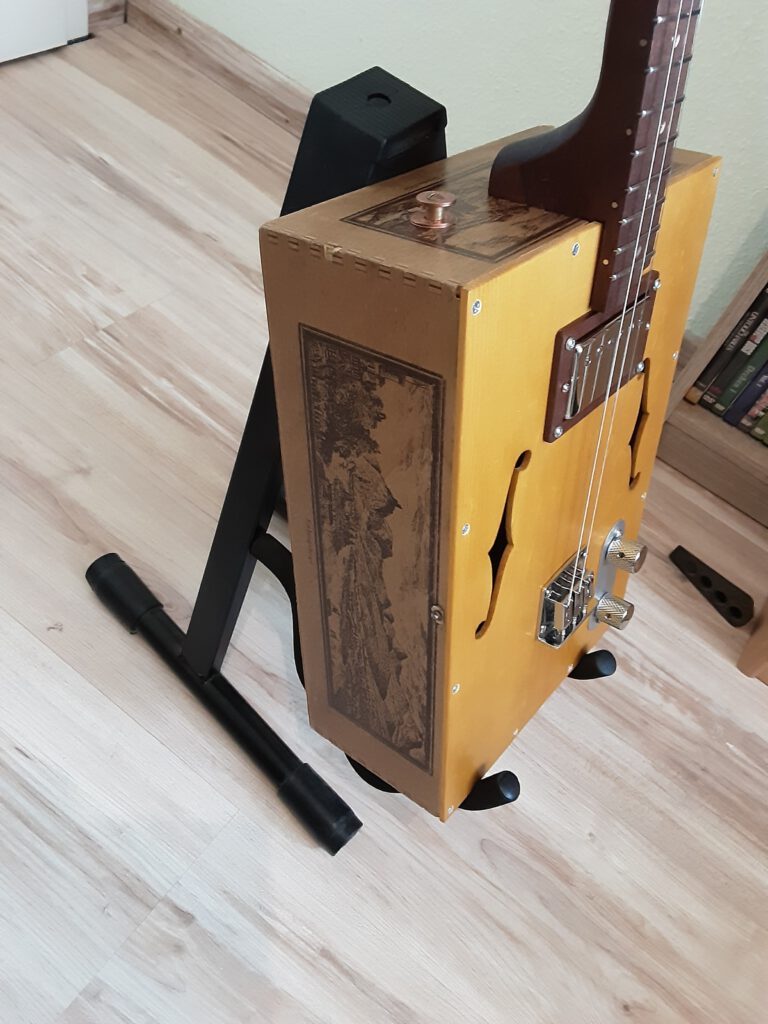 Wine Box Guitar_27